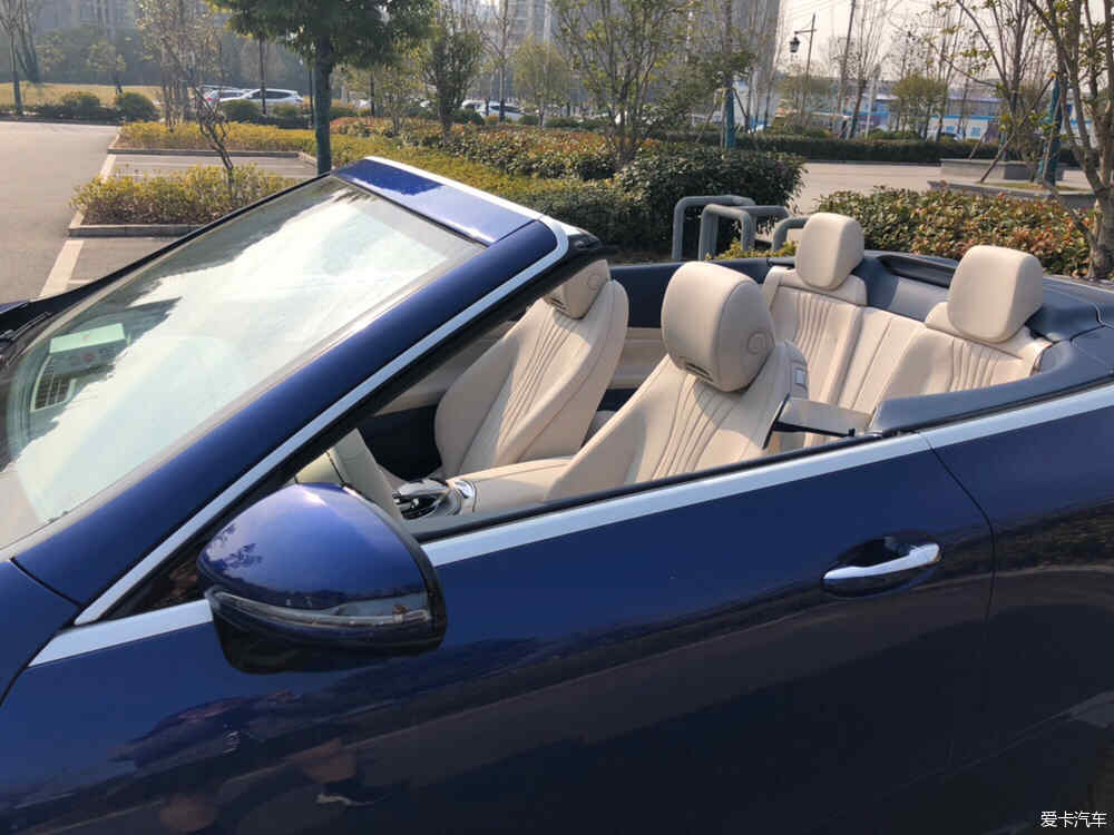 四座敞篷车,四座敞篷车，时尚与实用的完美结合
